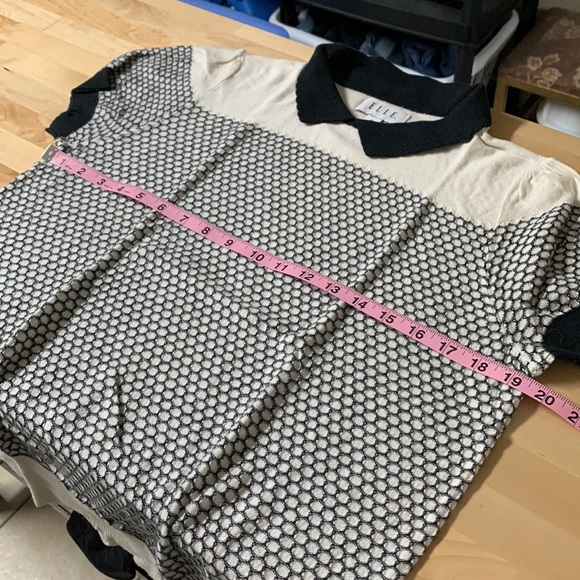 Short Puff-Sleeved Sweater with Honeycomb Pattern - Picture 9 of 10